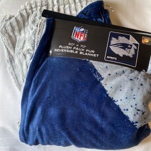 NWT throw blanket